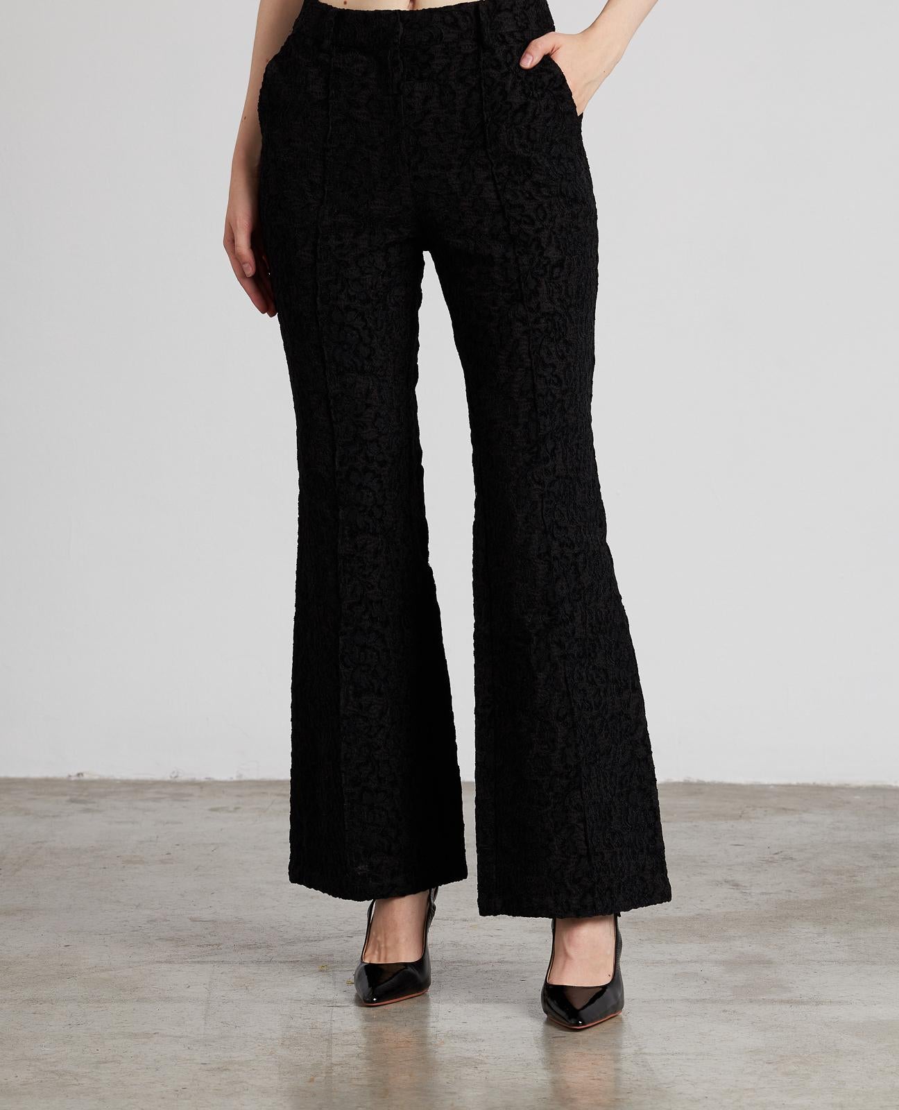 PLANTALÓN FLARE CON TEXTURA