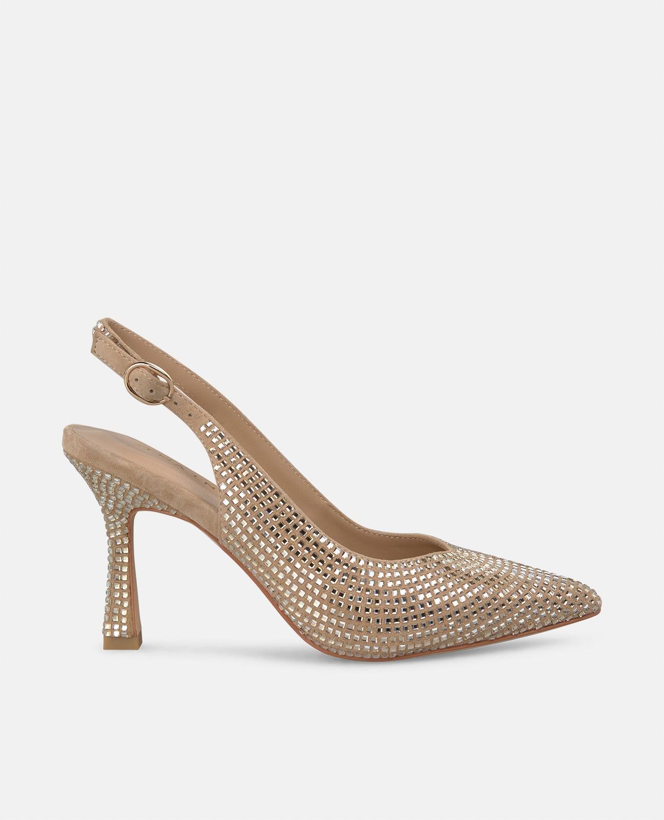 ZAPATO CUBIERTO CON PEDRERÍA