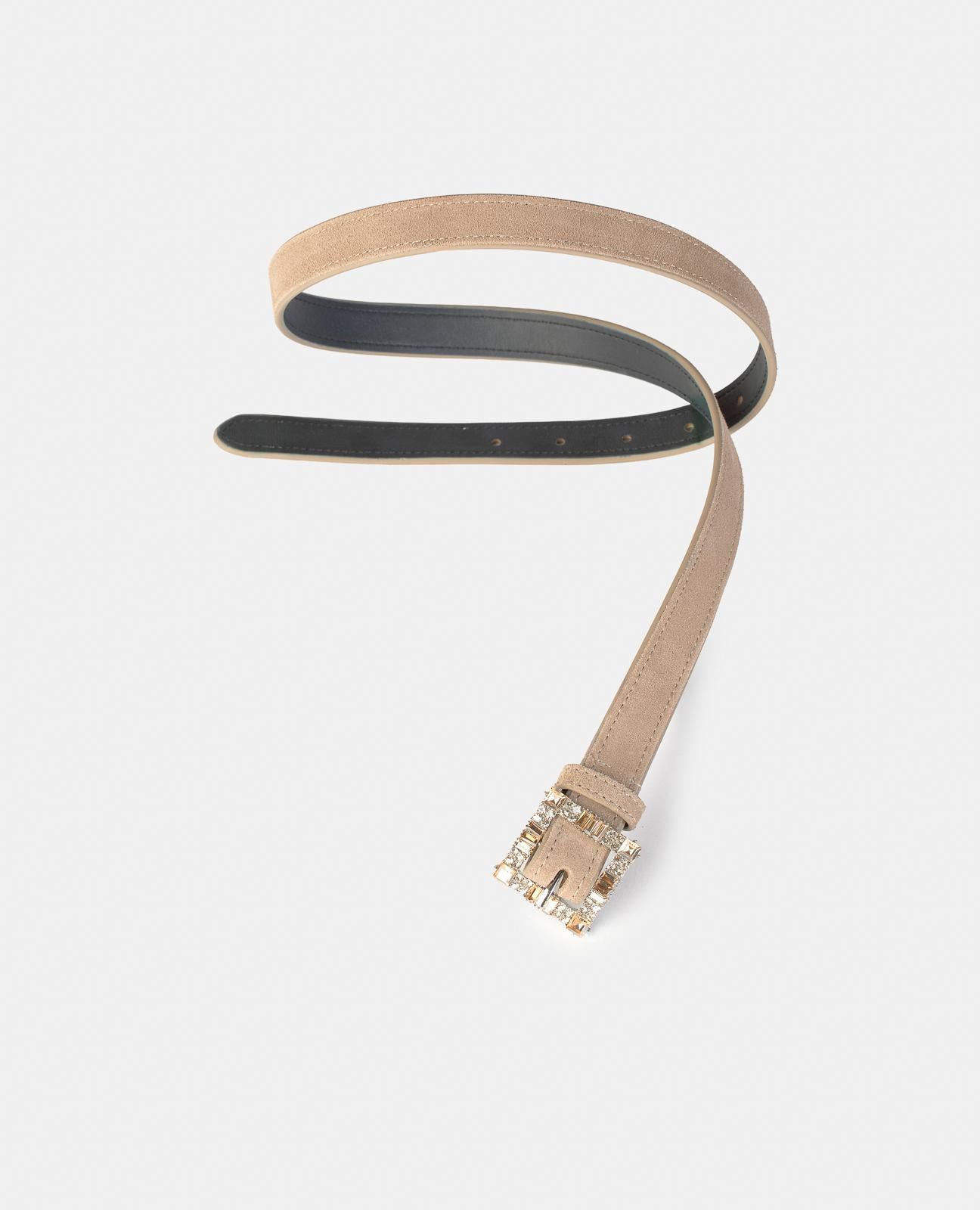 CINTURÓN CON HEBILLA DETALLE