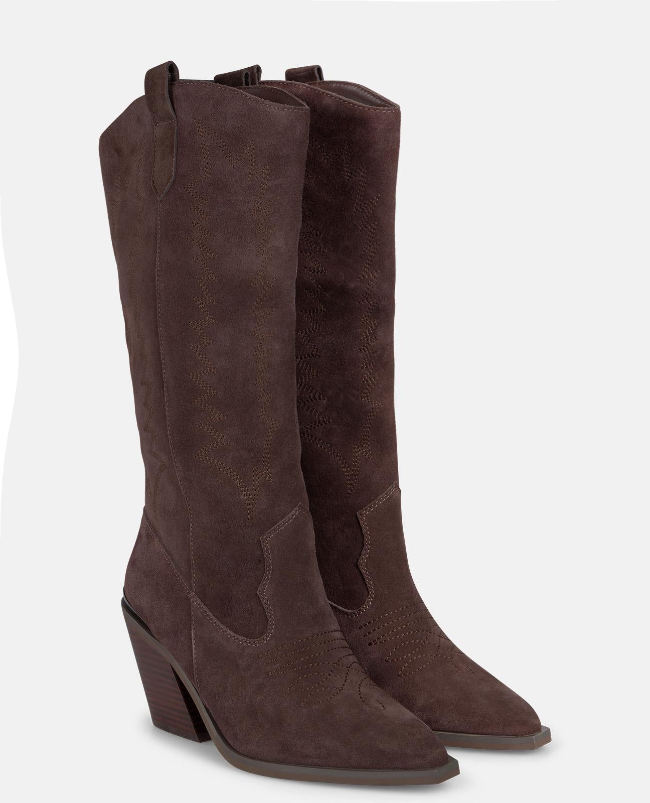 BOTA BORDADOS TACÓN COWBOY