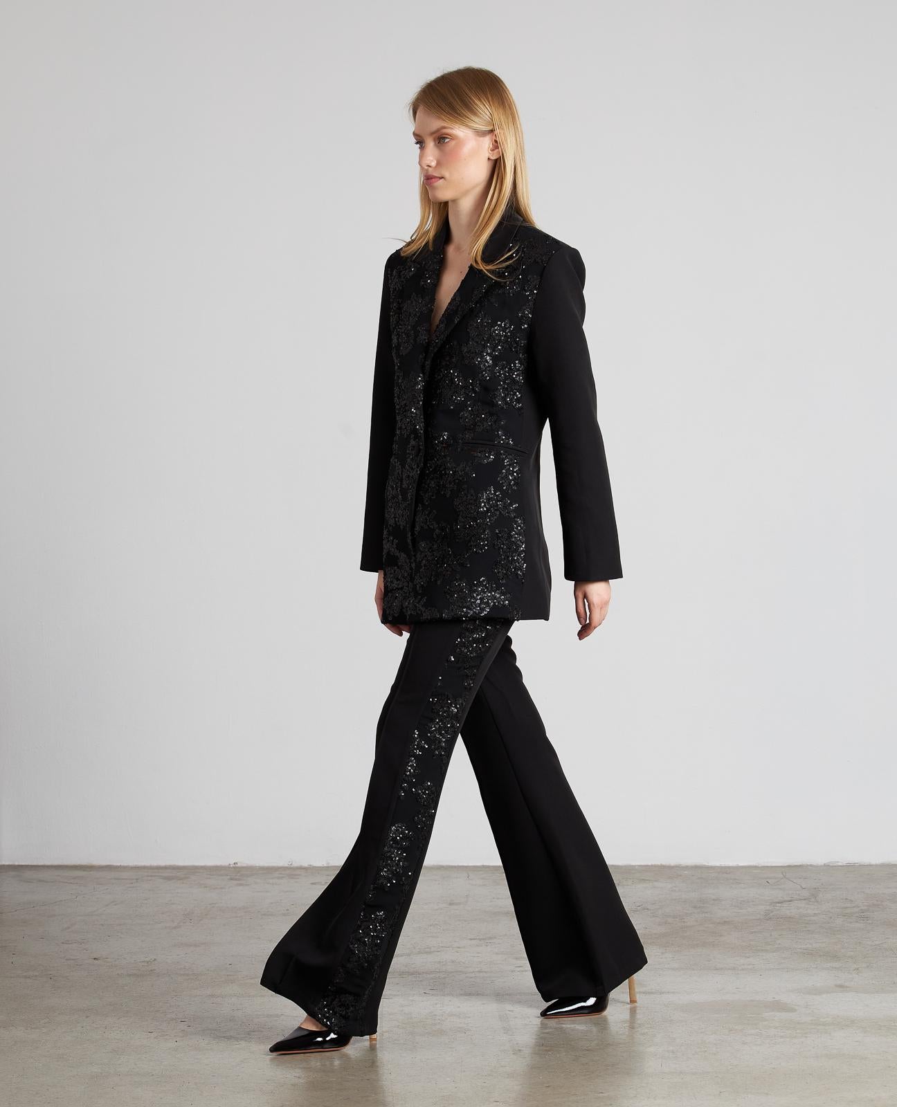 PANTALÓN FLARE DETALLES