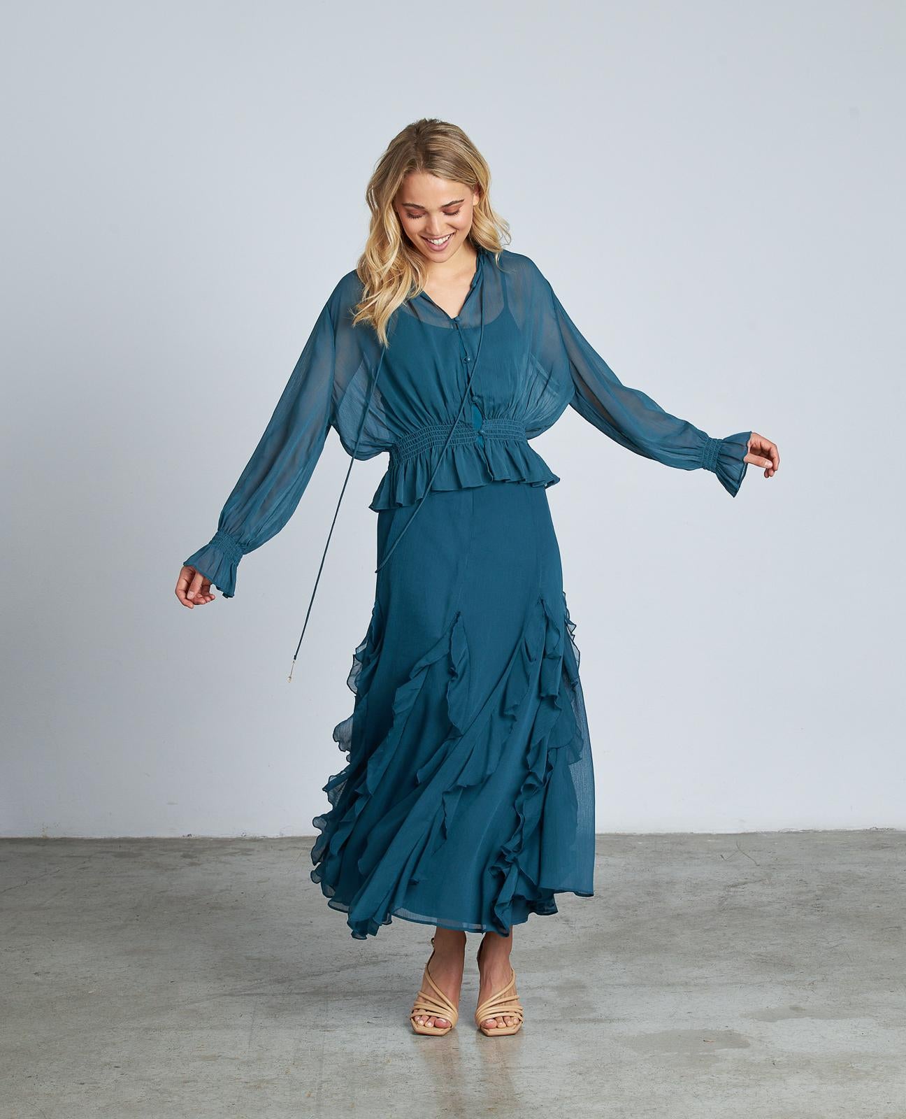 BLUSA SEMITRANSPARENTE VOLANTES