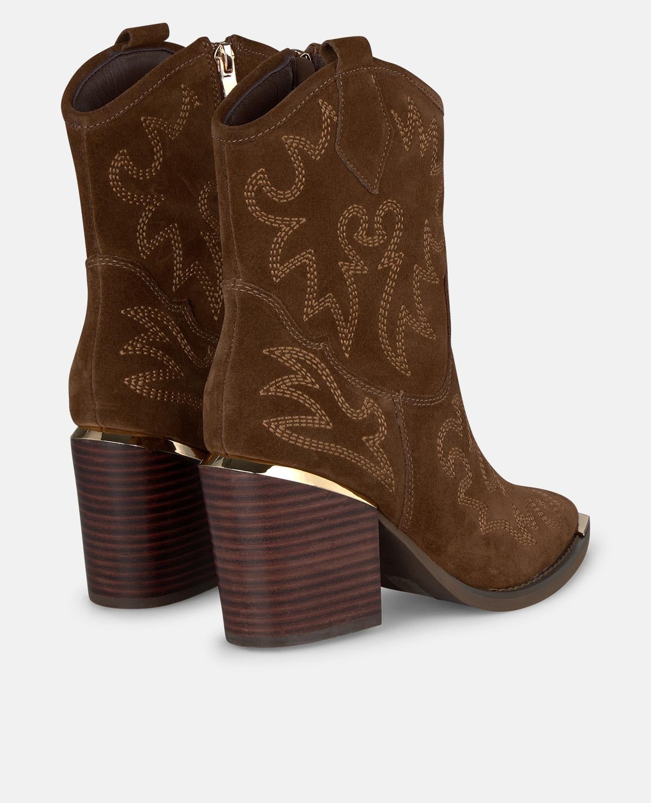 BOTÍN TACÓN BORDADO