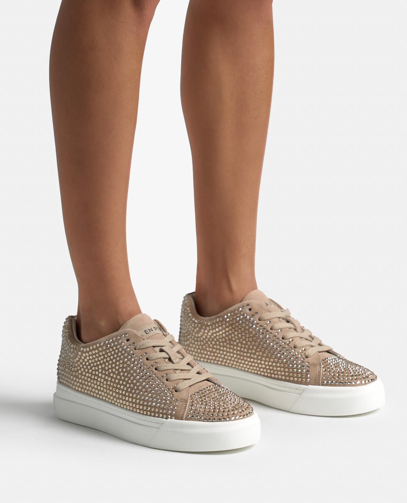 ZAPATILLAS CUBIERTAS CON PEDRERÍA