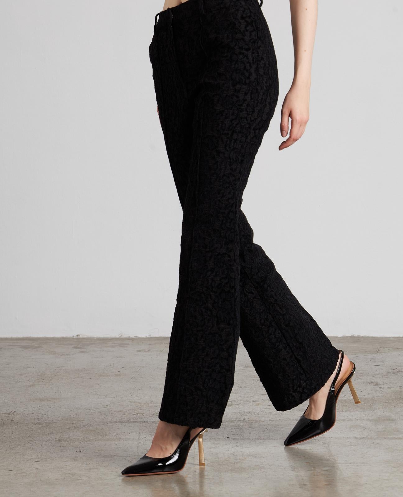 PLANTALÓN FLARE CON TEXTURA