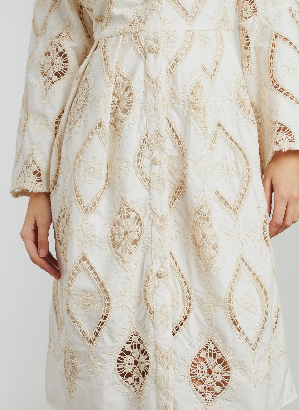 VESTIDO CORTO DETALLES BORDADOS