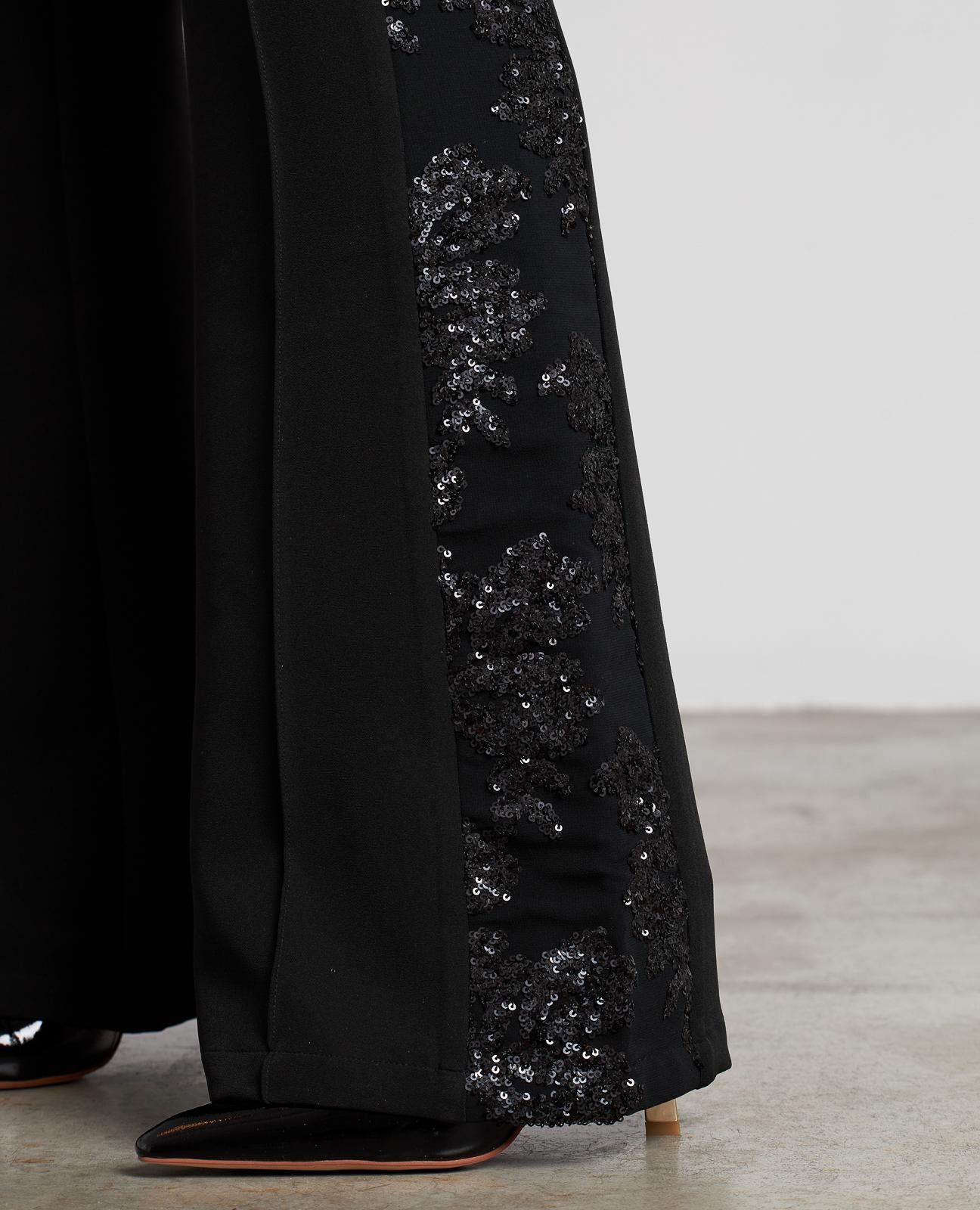 PANTALÓN FLARE DETALLES