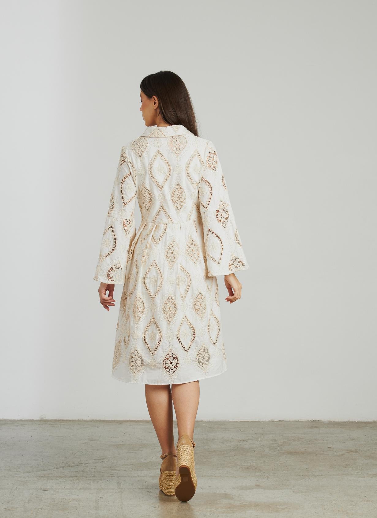 VESTIDO CORTO DETALLES BORDADOS