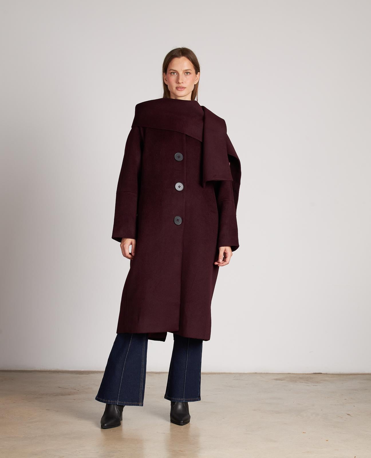 ABRIGO CON BUFANDA BOTONES