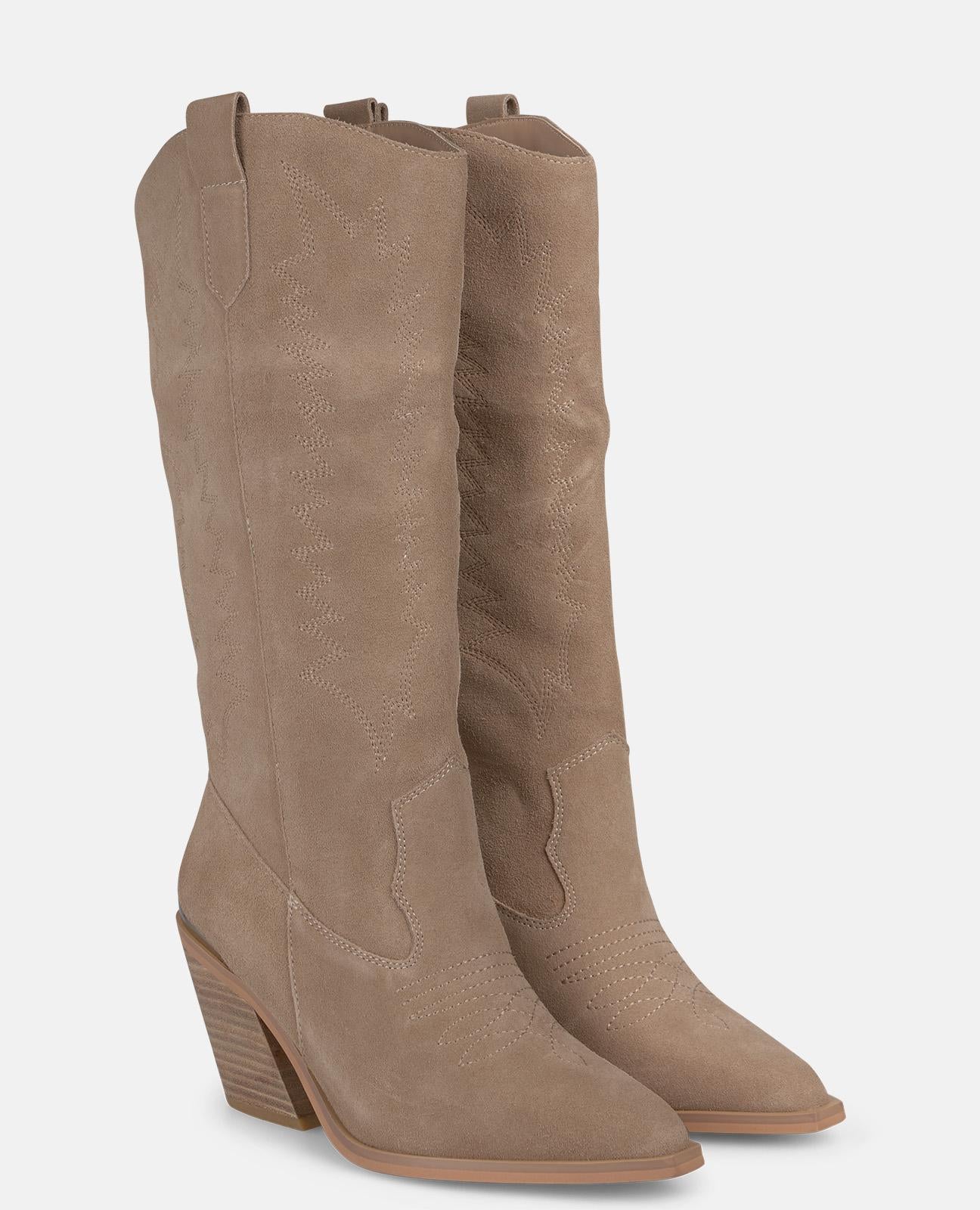 BOTA BORDADOS TACÓN COWBOY