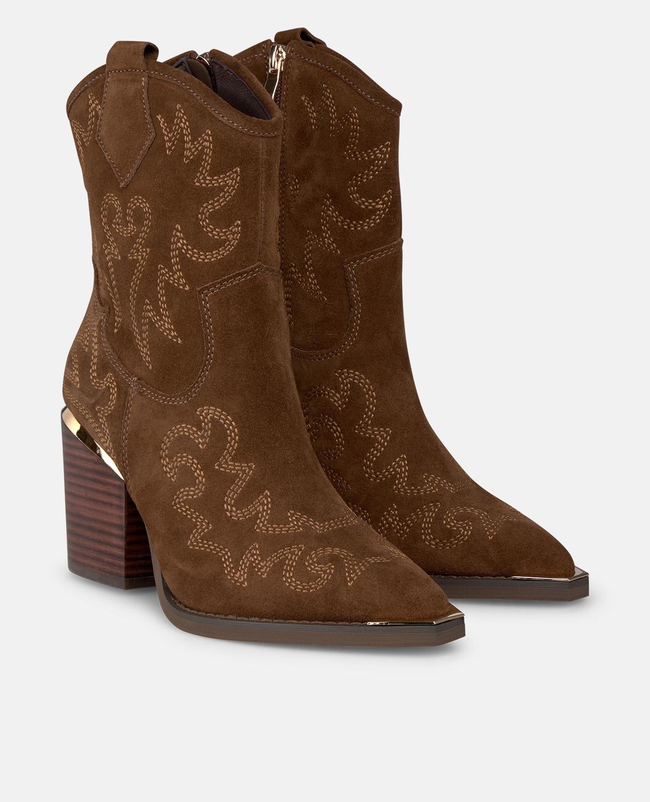 BOTÍN TACÓN BORDADO