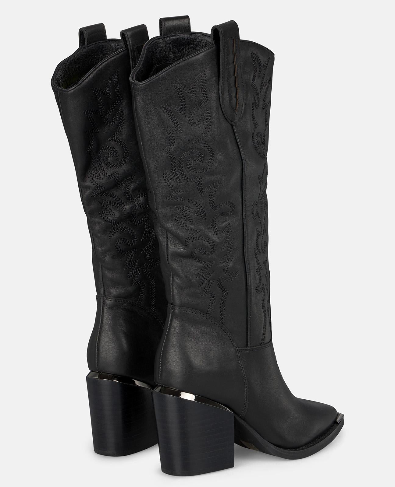 BOTA TACÓN BORDADA