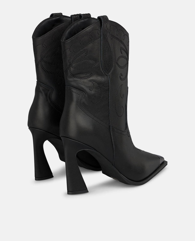 BOTÍN TACÓN EMBUDO BORDADOS