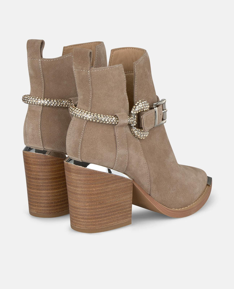 BOTÍN CON ESTRIBO PEDRERÍA