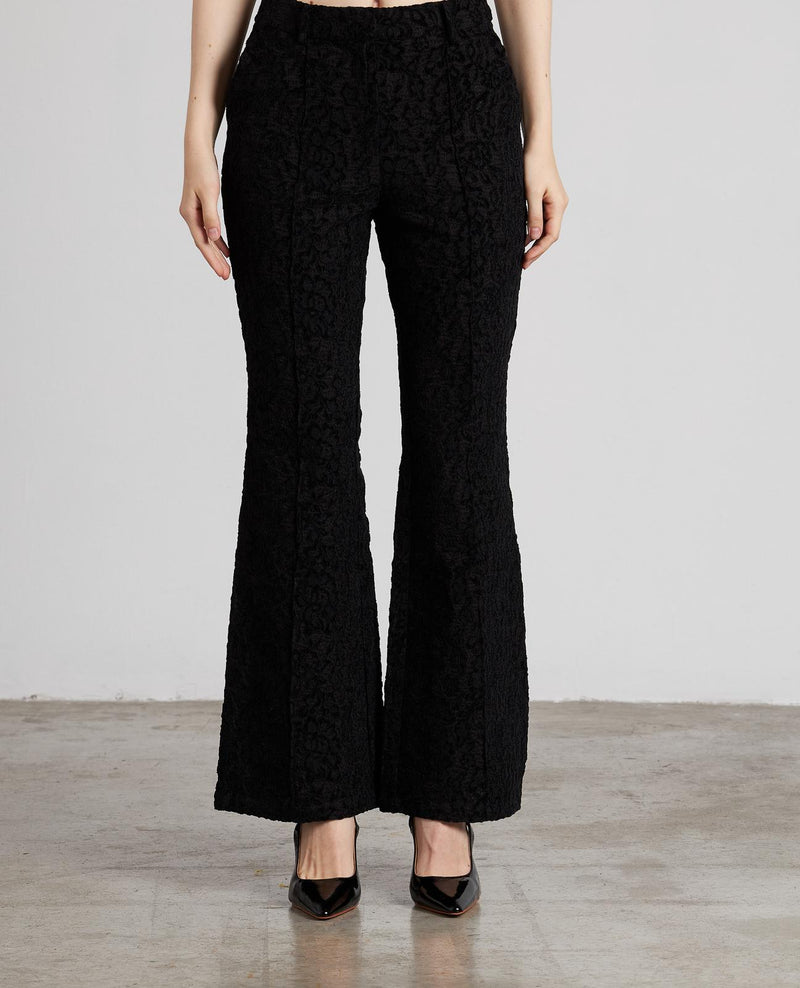 PLANTALÓN FLARE CON TEXTURA