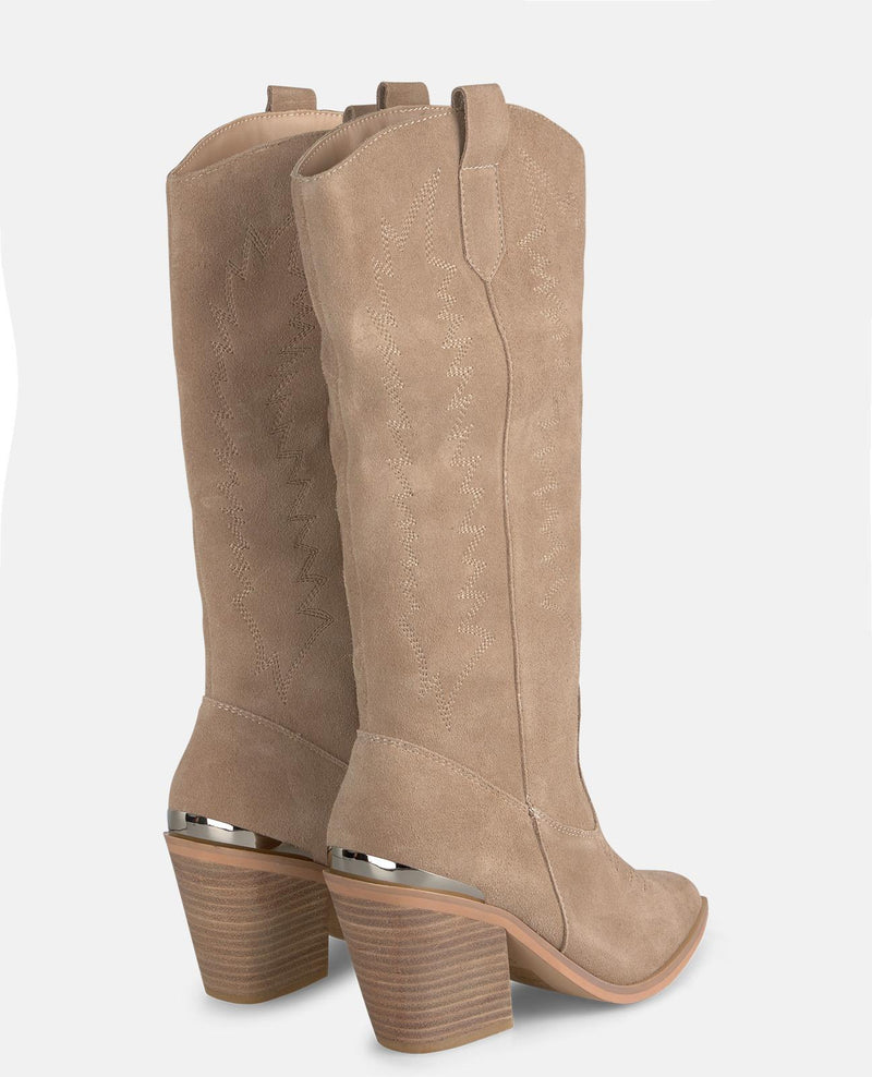 BOTA BORDADOS TACÓN COWBOY