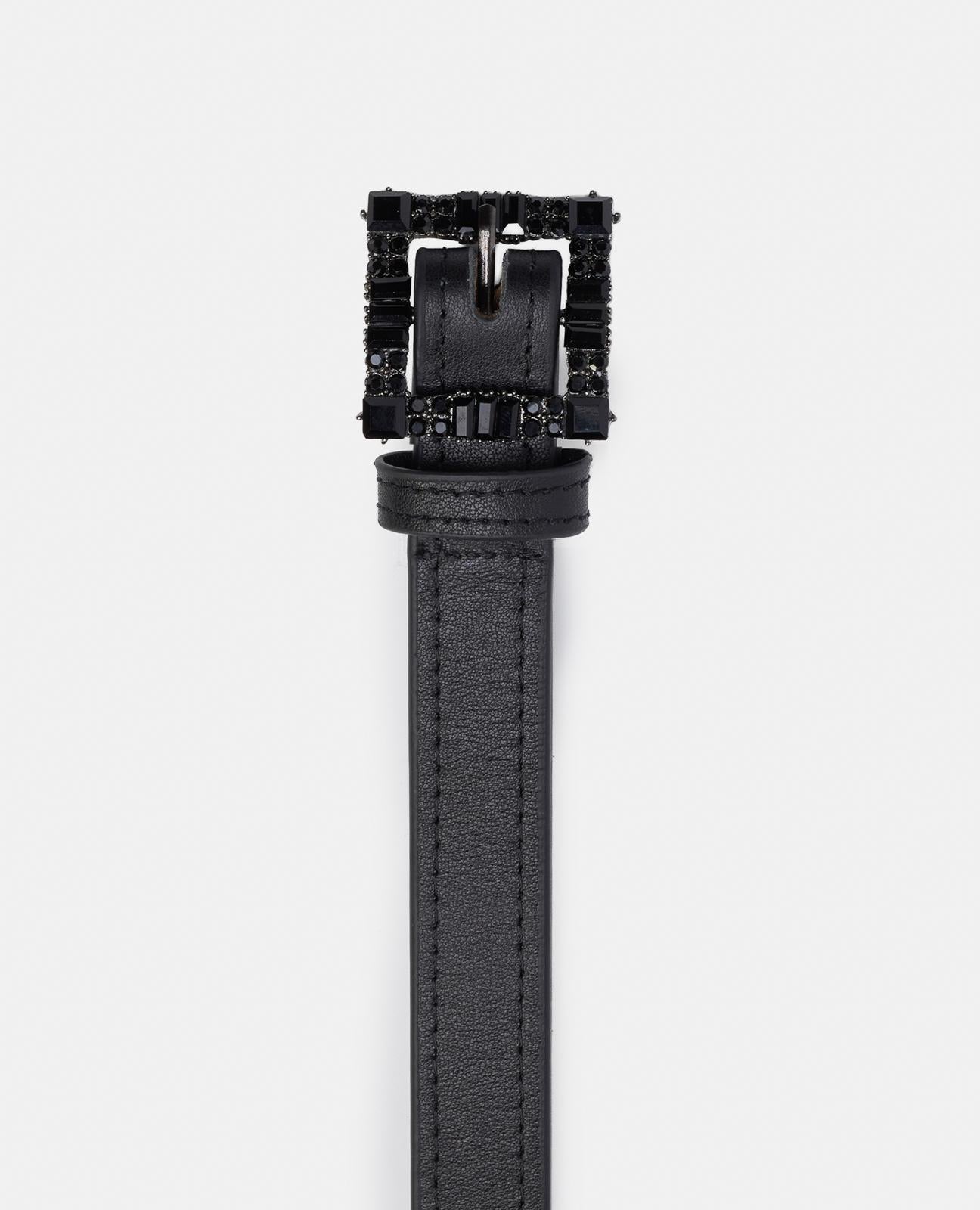 CINTURÓN CON HEBILLA DETALLE