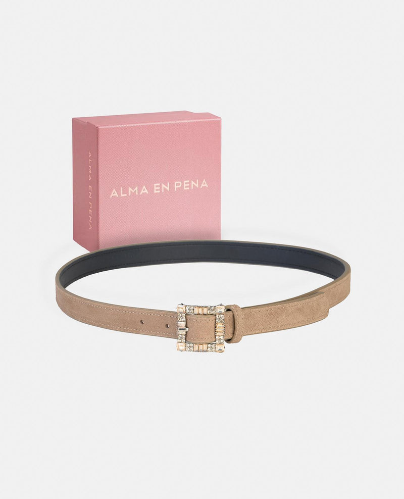 CINTURÓN CON HEBILLA DETALLE