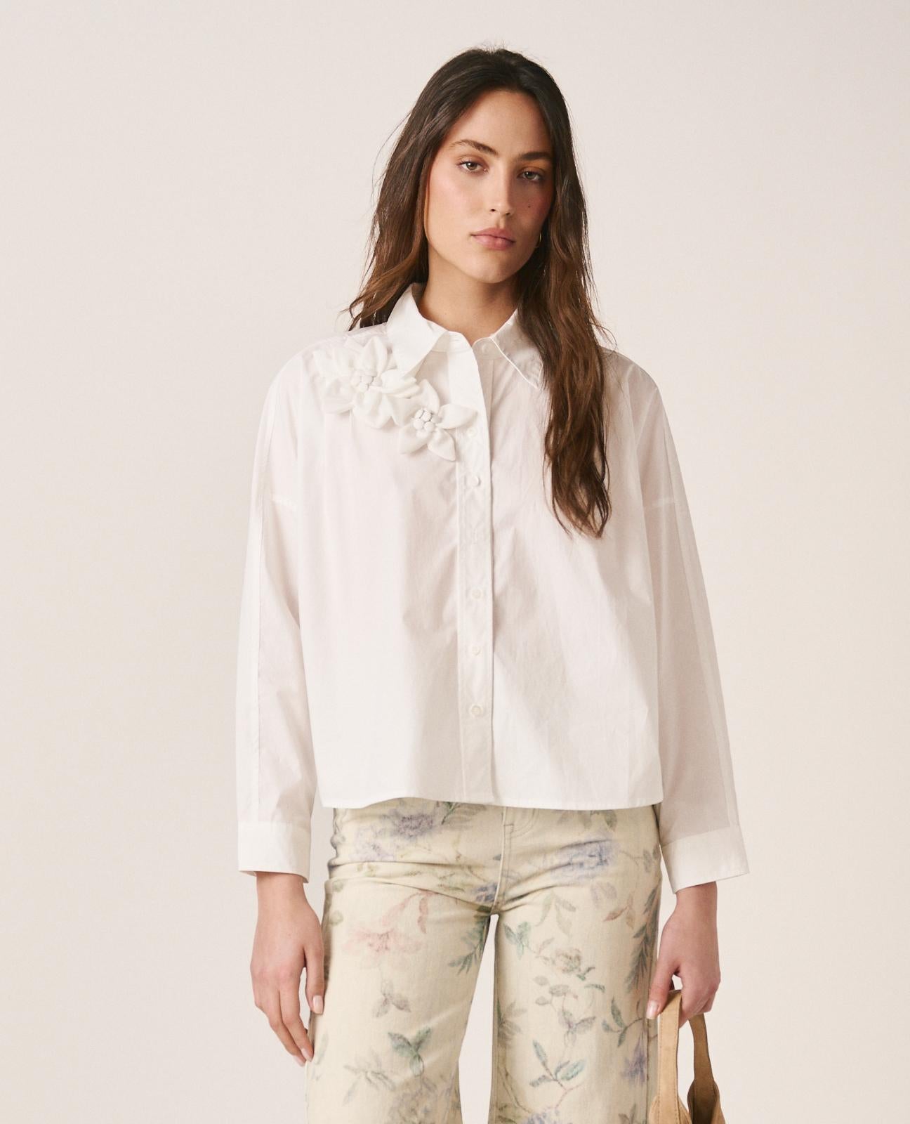 CAMISA HOMBRO FLOR