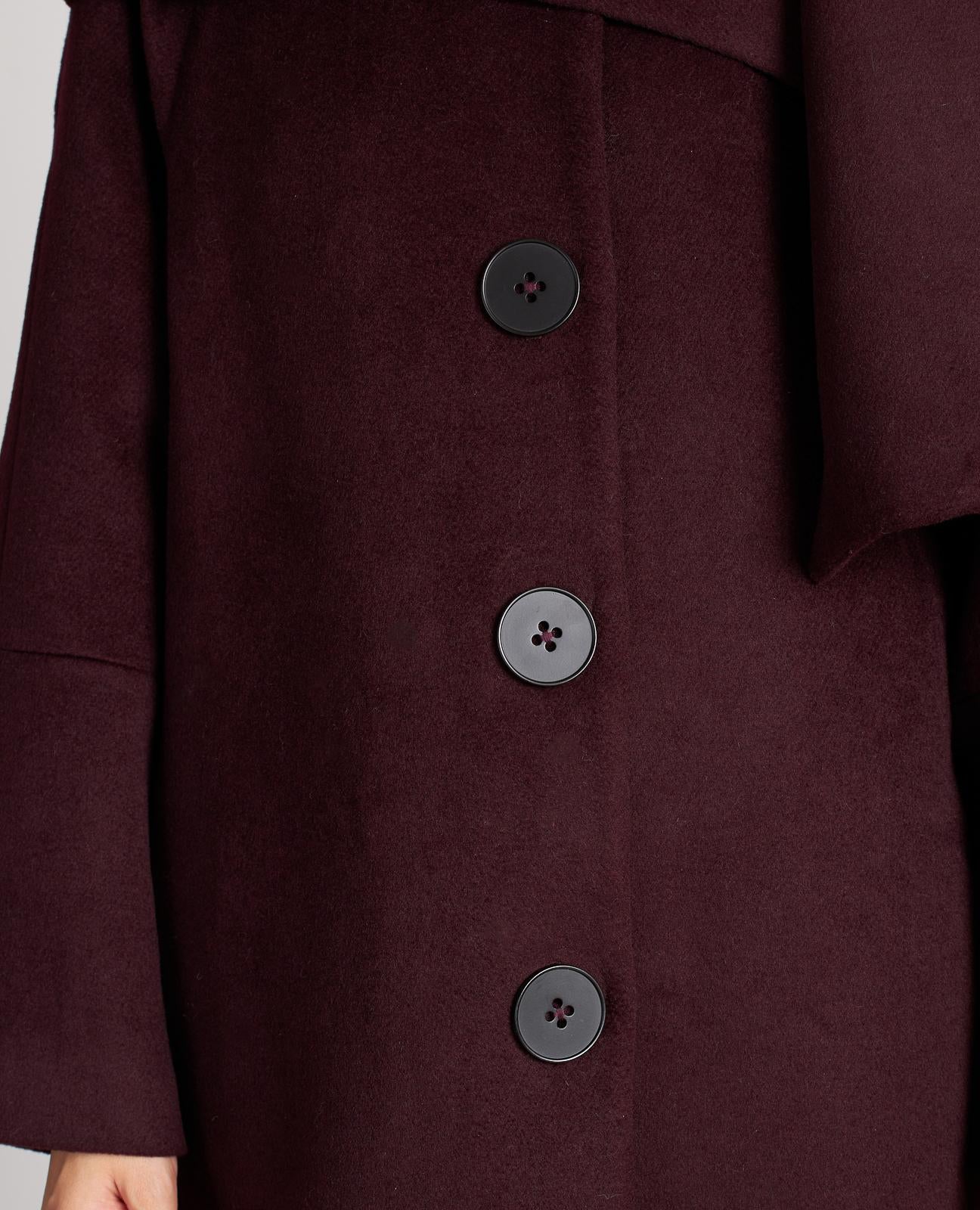 ABRIGO CON BUFANDA BOTONES